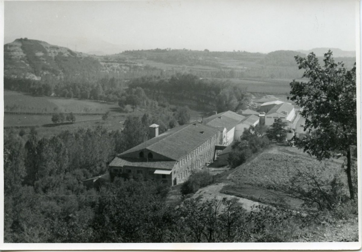 Vista de les fàbriques de Gallifa a la dècada de 1950