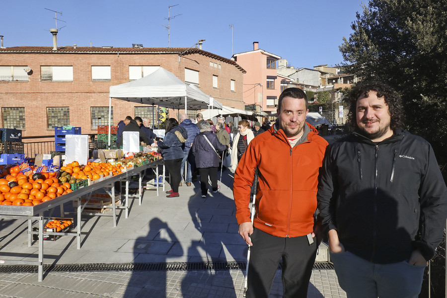 Miquel Viladelbosch i Gerard Sancho, aquest dijous a peus del recuperat mercat setmanal