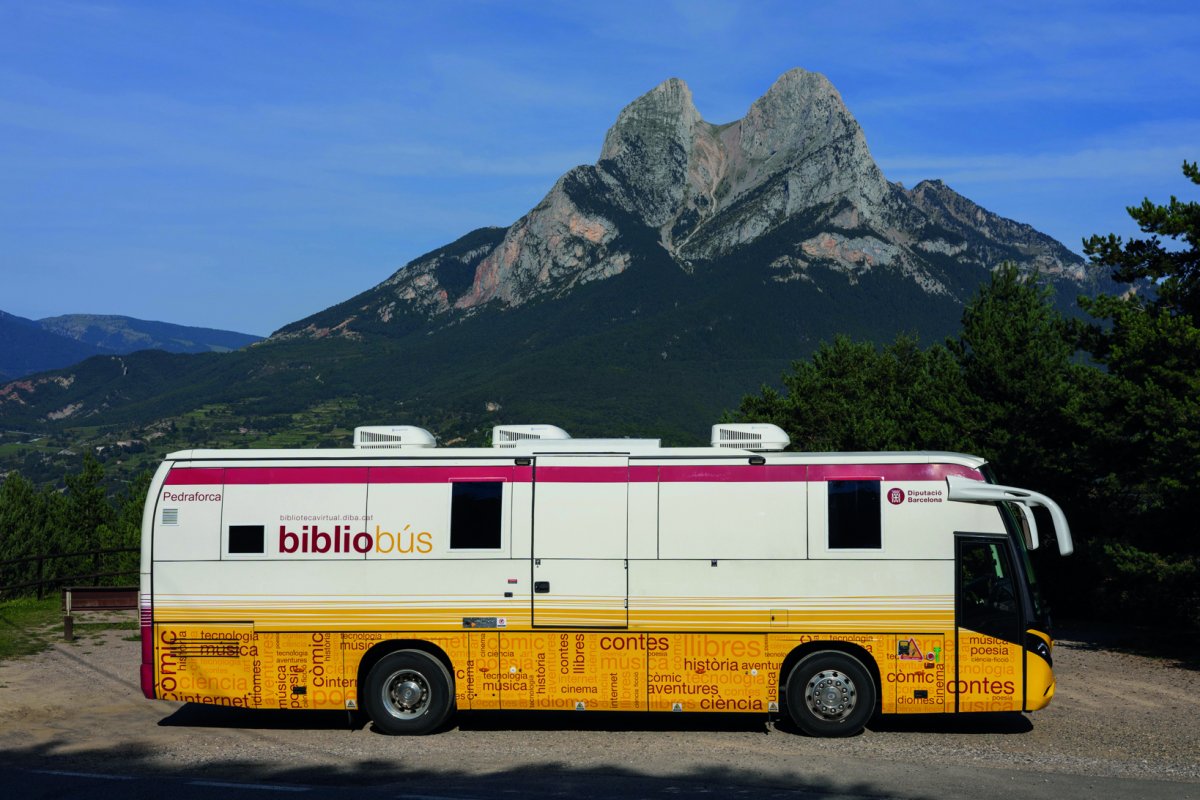 El bibliobús Pedraforca dona servei a les poblacions del Berguedà