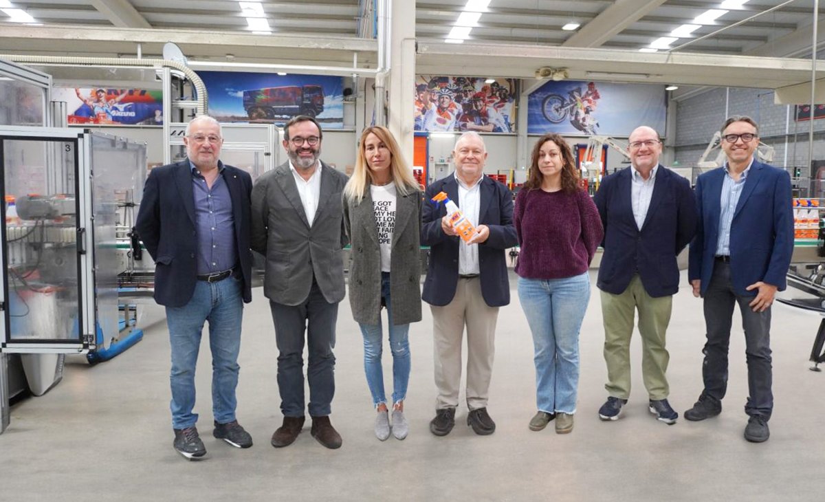 El nou consell del fabricant de KH-7, amb Josep Maria Lloreda al centre, a les instal·lacions de KH Lloreda a Canovelles