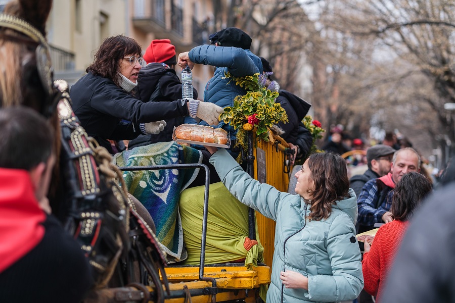 La desfilada dels Tonis amb els seus cavalls i carruatges va reunir molta gent als carrers