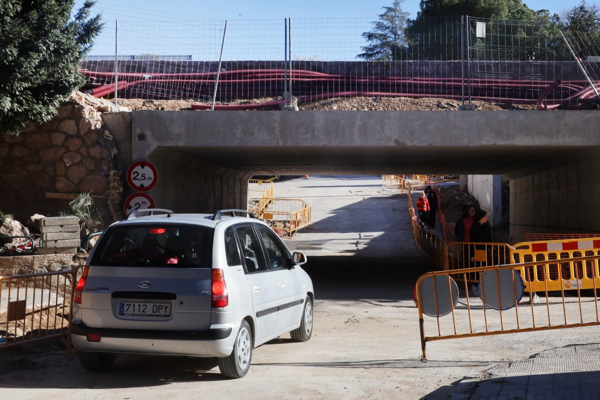 Vehicles circulant pel pont del Roure aquest diumenge