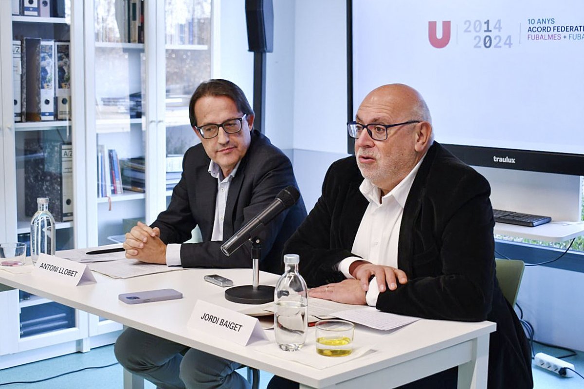 Antoni Llobet, de la FUBages, i Jordi Baiget, de la FUBalmes, en la presentació dels actes del desè aniversari