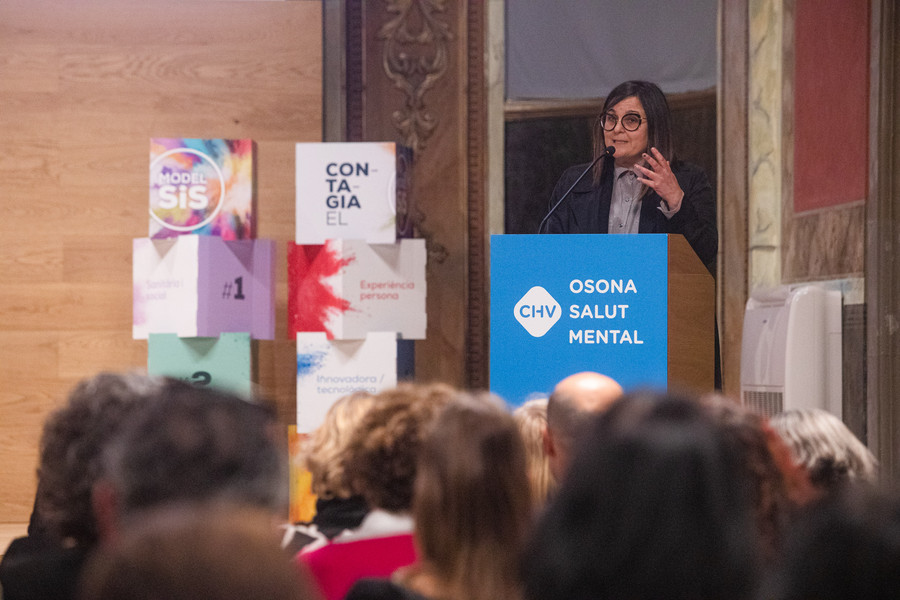 La doctora Huminada Corripio, directora d'Osona Salut Mental i que ara també coordinarà la implantació del programa a Catalunya, durant la seva intervenció
