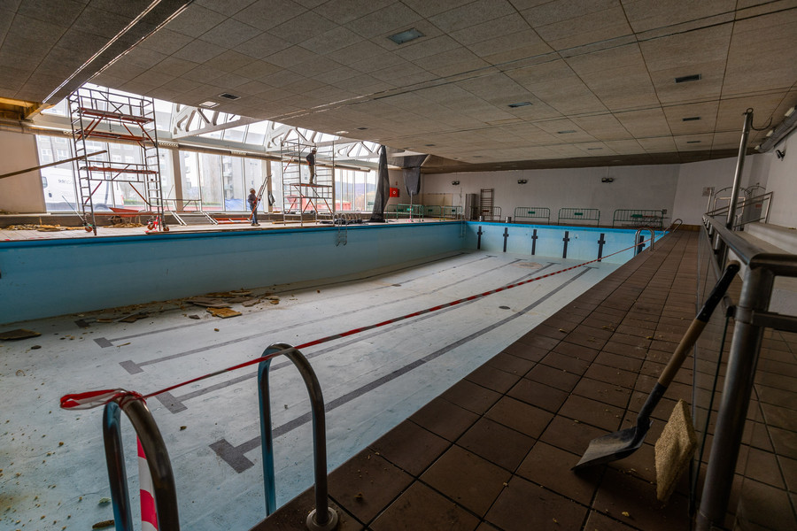 Reformen la piscina coberta del Patí Vic perquè aquest estiu estigui disponible per al bany