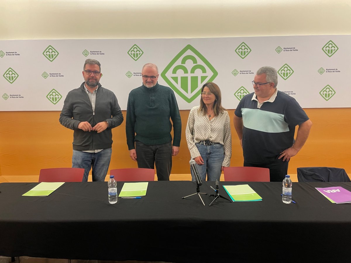 Els portaveus d'ERC, PSC, Junts i Ara la Roca després de segellar l'acord