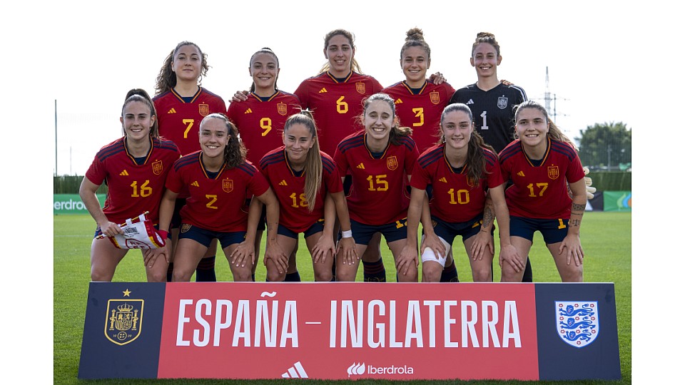Vilamala, amb el dorsal número 10 formant amb la selecció espanyola sub 23