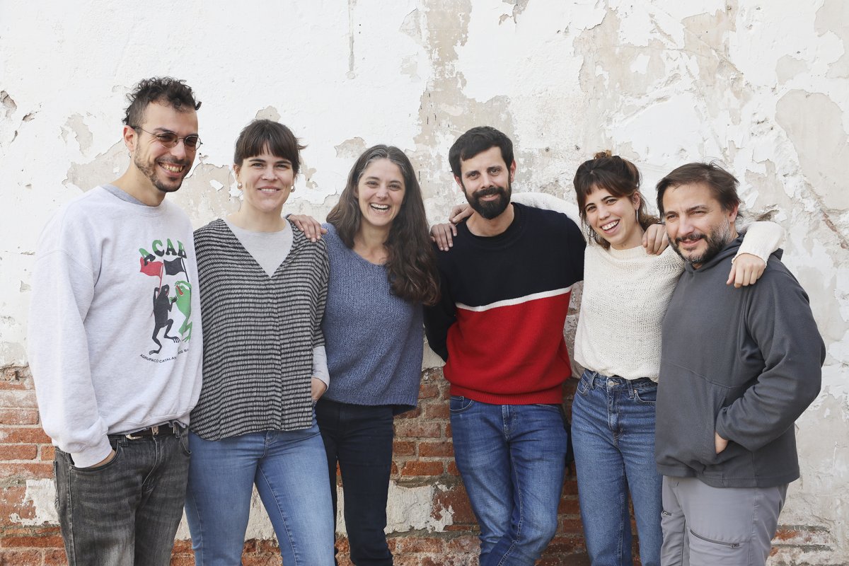 D’esquerra a dreta, Marc Fernández, Caterina Riera Panadès, Anna Sánchez, Albert Grifell, Maria Garau i Benjamí Aguilar, membres de l’equip de treball de l’Ateneu Cooperatiu, dimarts a Roca Umbert, a Granollers