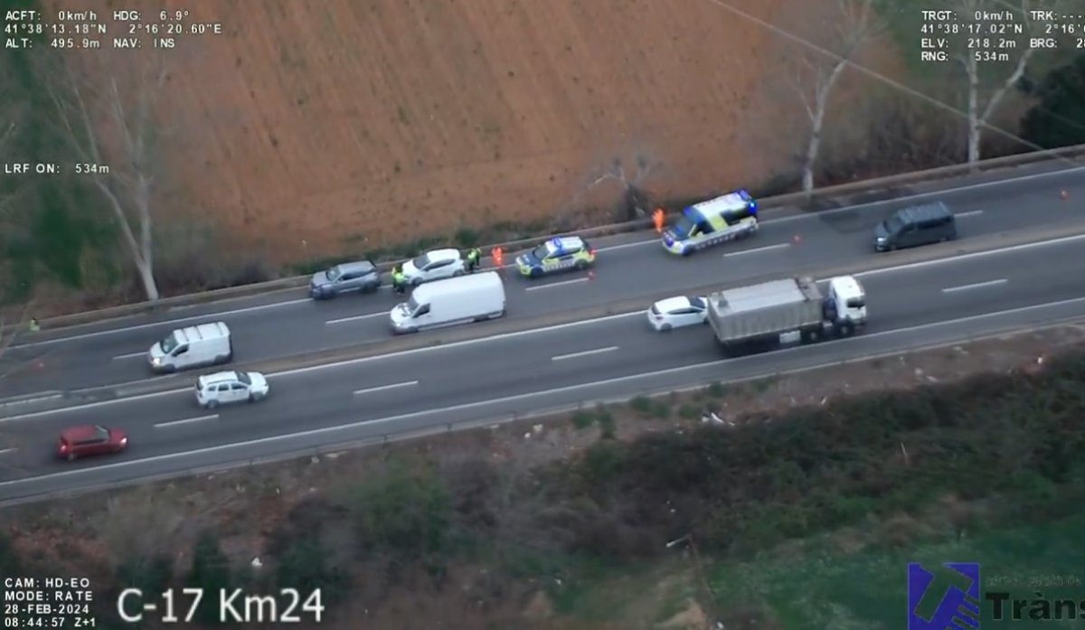 Els Mossos i vehicles implicats al punt de l'accident