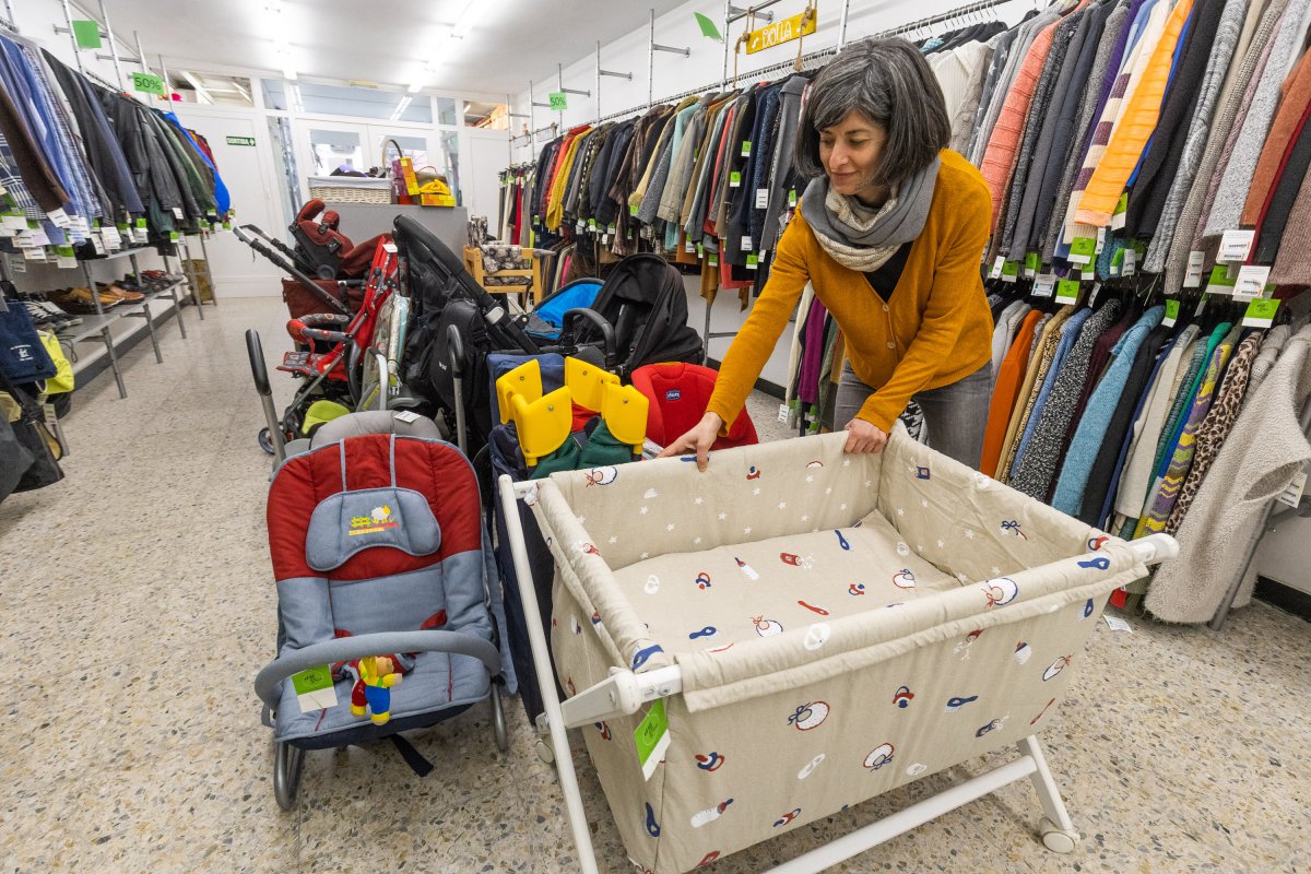 La botiga d'El Fil s'ha omplert de roba i material per a nadons i canalla