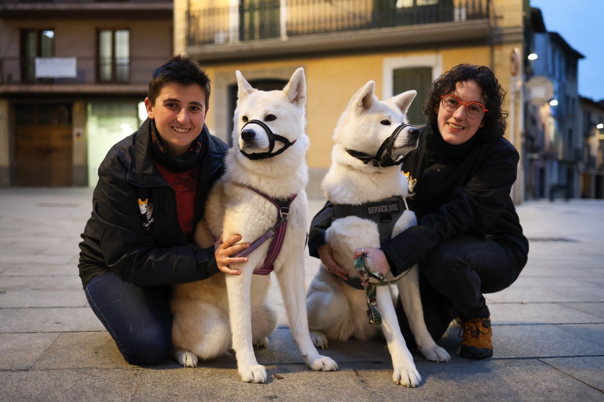 Marta Firgola i Irma Pujol, d'Unión Canina, amb les gosses Nuss i la Nua