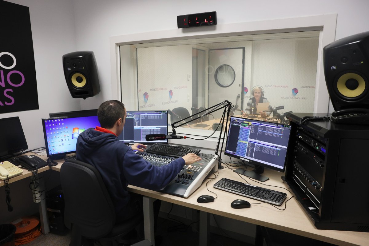 El control i l'estudi de Ràdio Granollers
