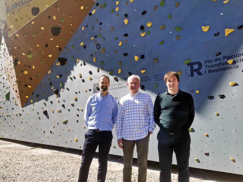 Albert Solà, Amadeu Rosell i Xavier Guitart, davant del rocòdrom