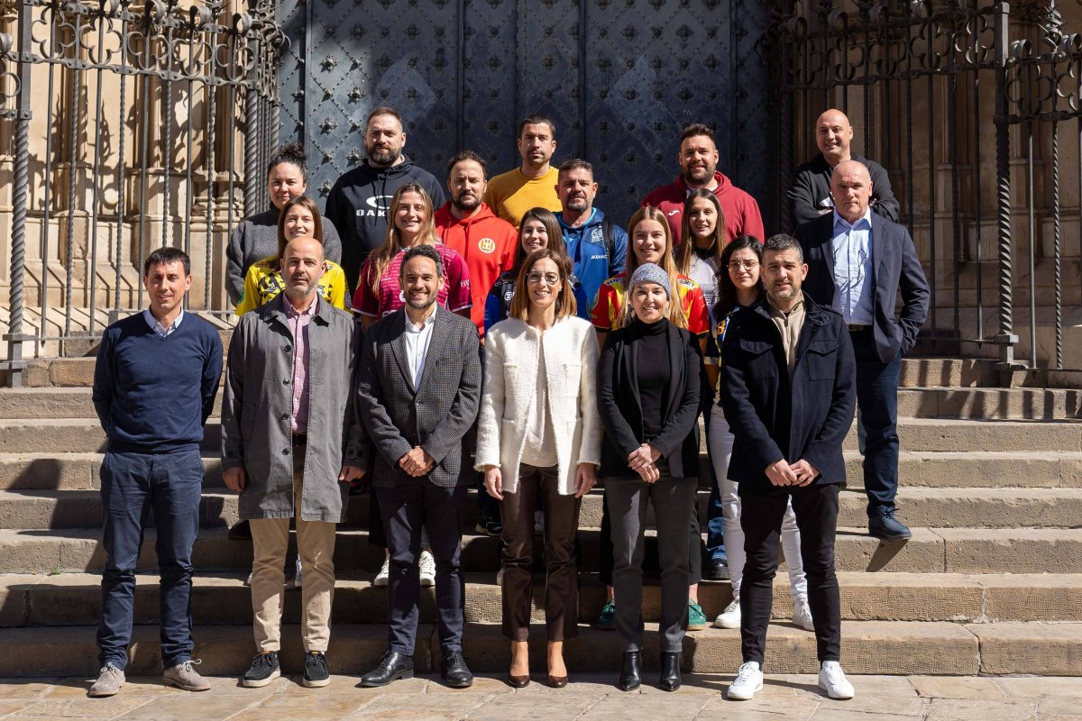 Jugadores i entrenadors dels equips que competiran en la copa de la Reina a Vilafranca