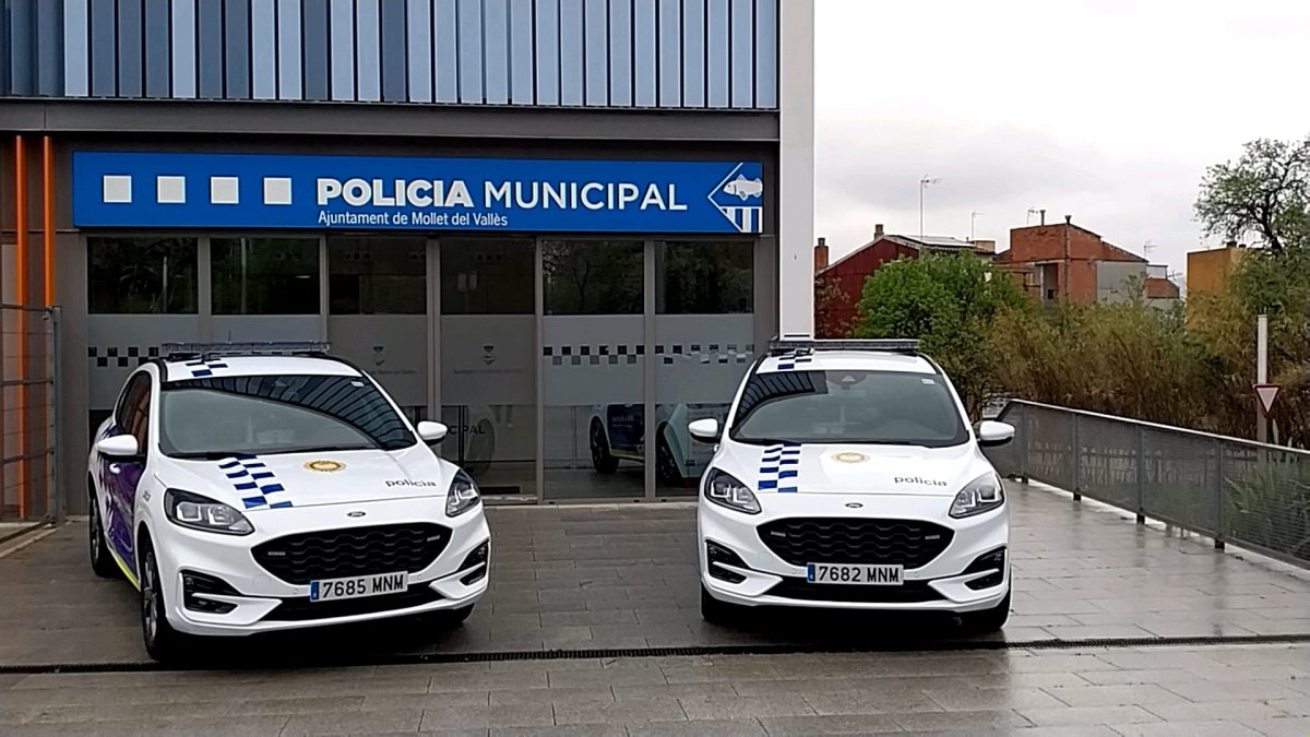 Els dos nous cotxes patrulla de la policia de Mollet són híbrids