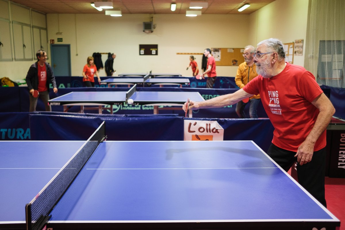Un moment de l'entrenament del grup de persones amb Parkinson a Torelló