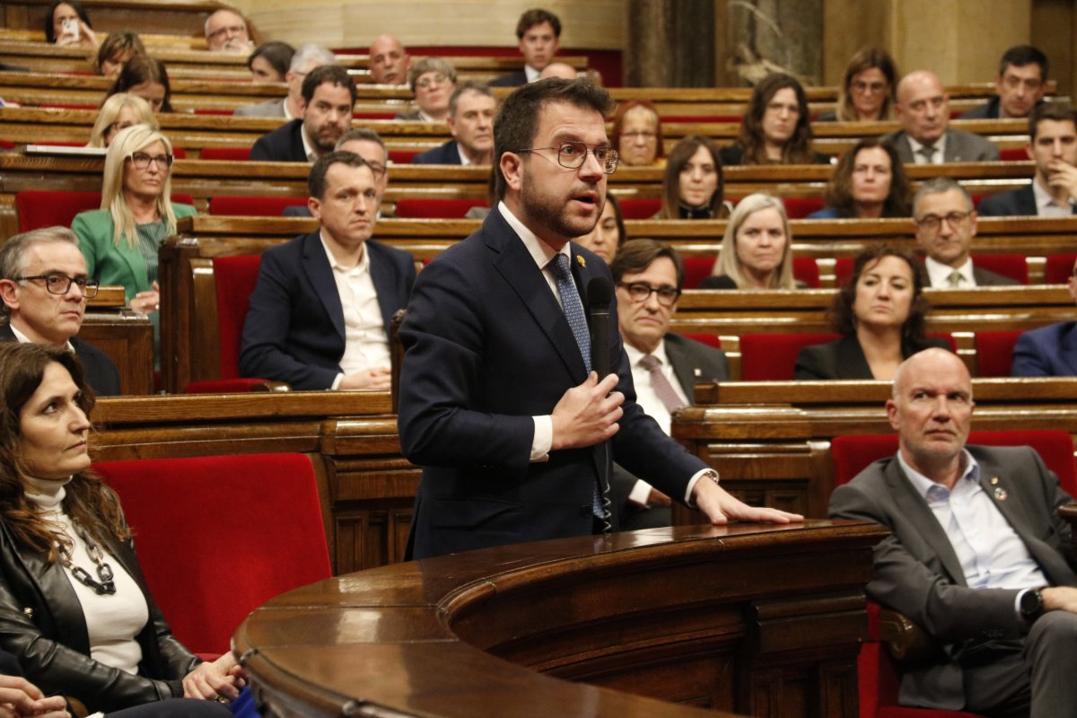 El president de la Generalitat, Pere Aragonès, durant el ple al Parlament