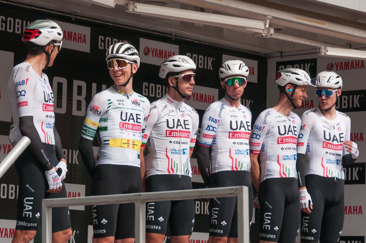Tadej Pogacar somriu en la presentació de l'equip UAE