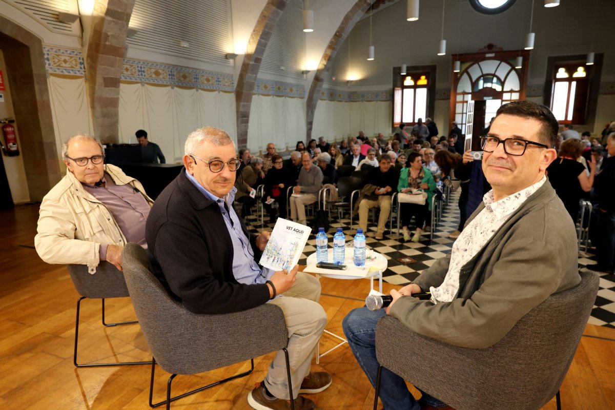 D'esquerra a dreta, Frederic Roda, Paco Monja i Txus Medina, durant la presentació del llibre a la sala Tarafa