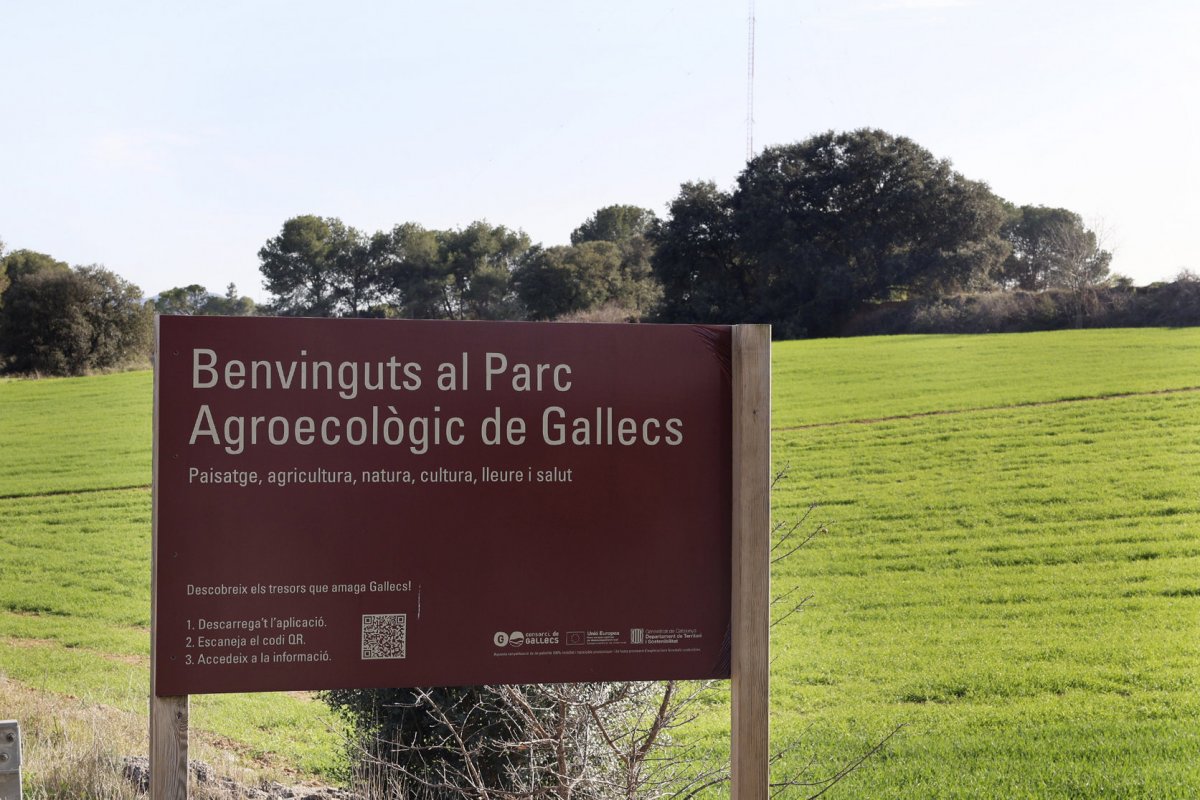 Un cartell dona la benvinguda a l’espai natural de Gallecs