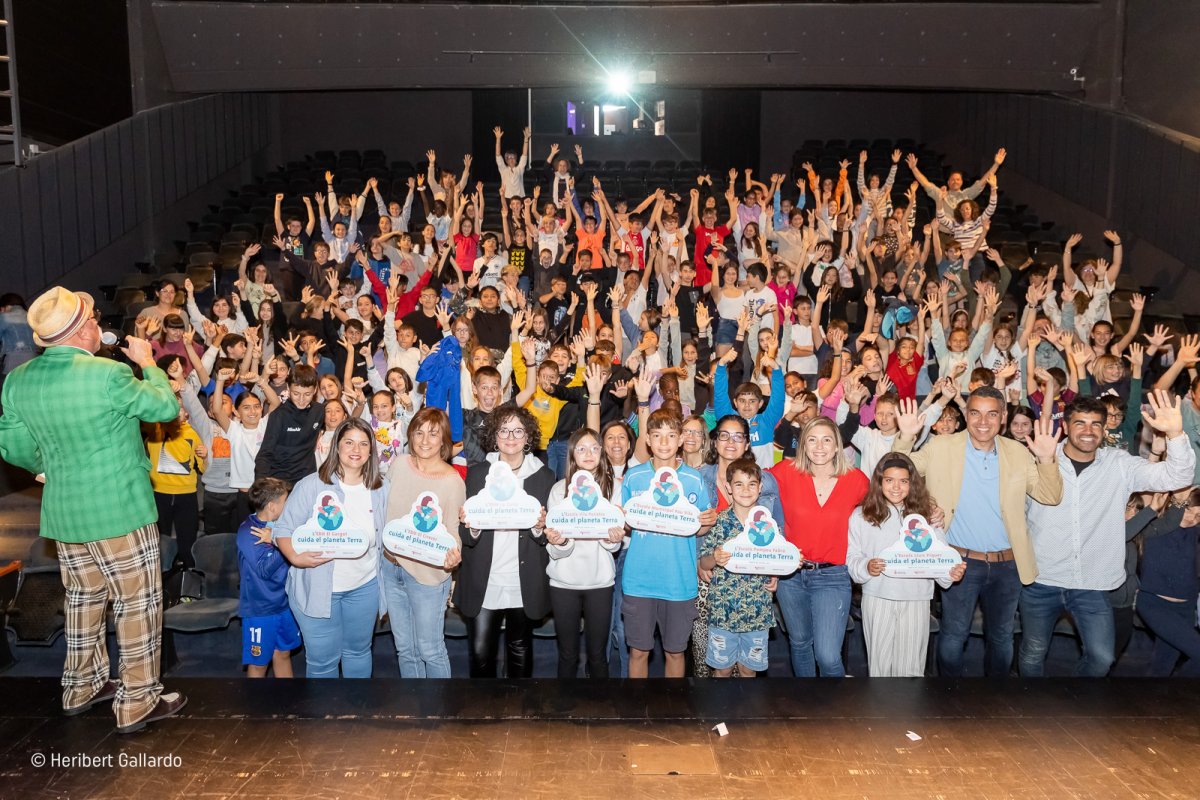 Tots els participants a l'acte del Teatre de Can Rajoler