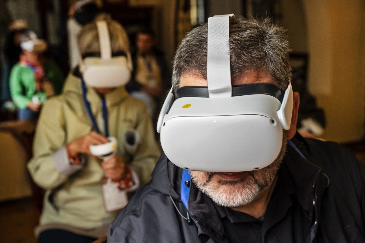 A dins de Can Raspall els participants van fer servir ulleres de realitat virtual