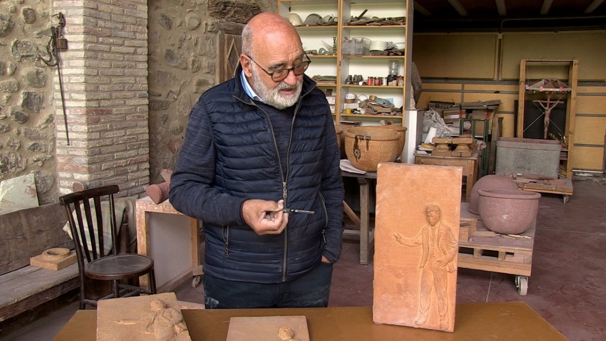 Francesc Fajula, en un moment del vídeo en què presenta la nova escultura