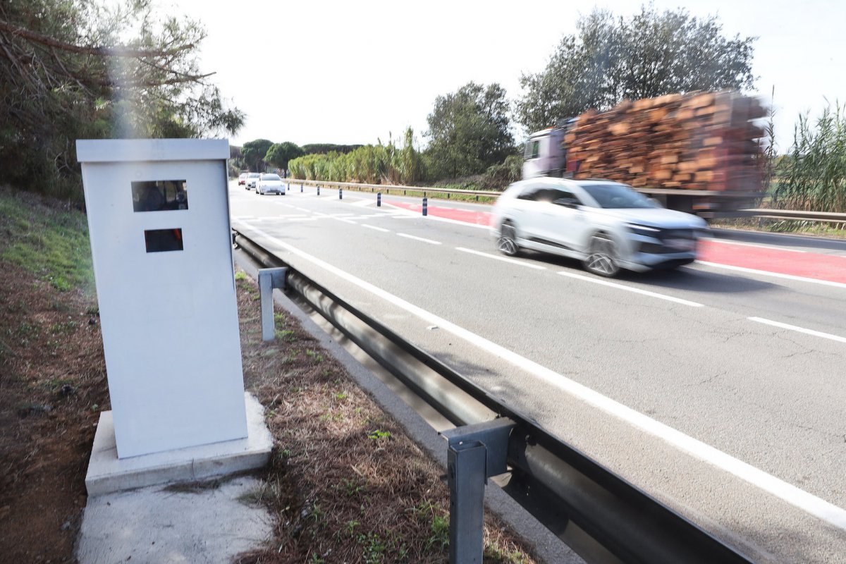 La caixa per fer controls de velocitat a la carretera de Santa Agnès