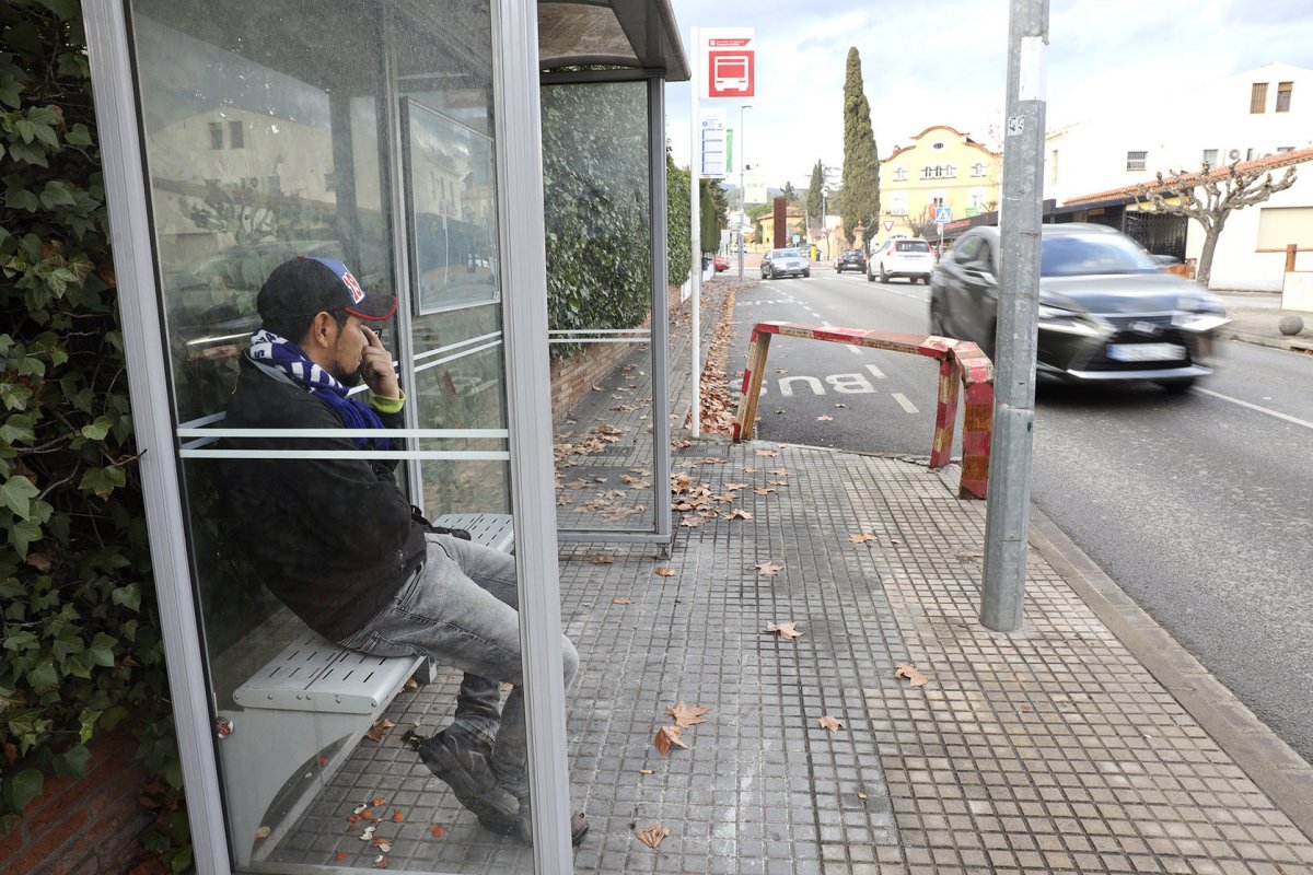 La parada de bus de la carretera de Barcelona, davant de Can Quico