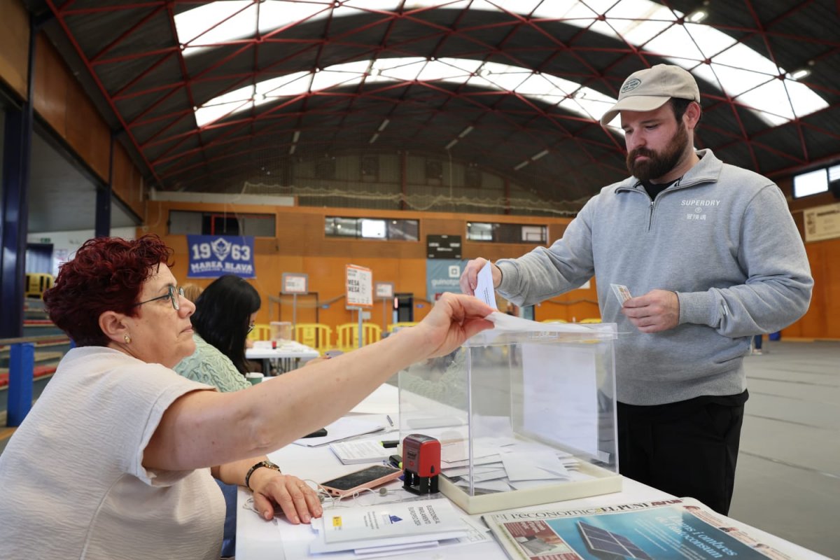 Votants a Sant Antoni de Vilamajor aquest diumenge