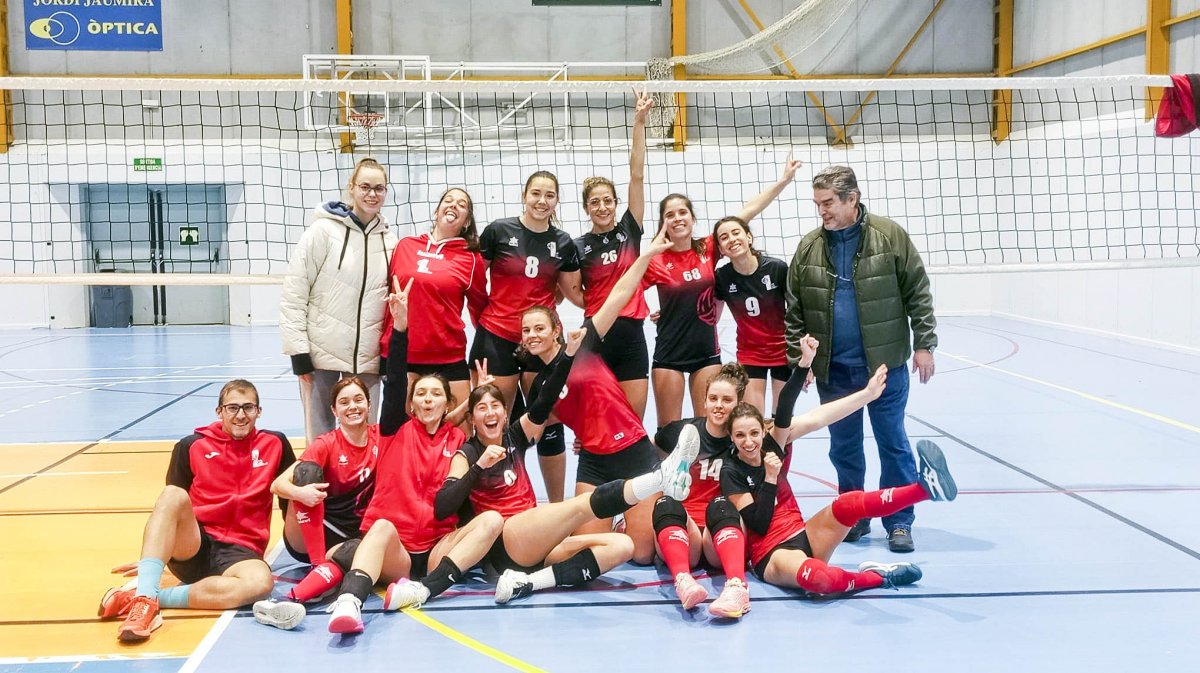 El Torelló celebrant l'ascens a 2a divisió catalana