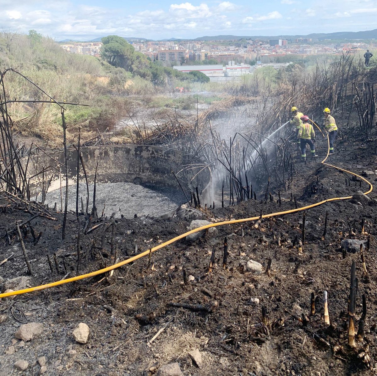 Un foc de vegetació a la zona de la Terra Alta, a Granollers, a l'abril
