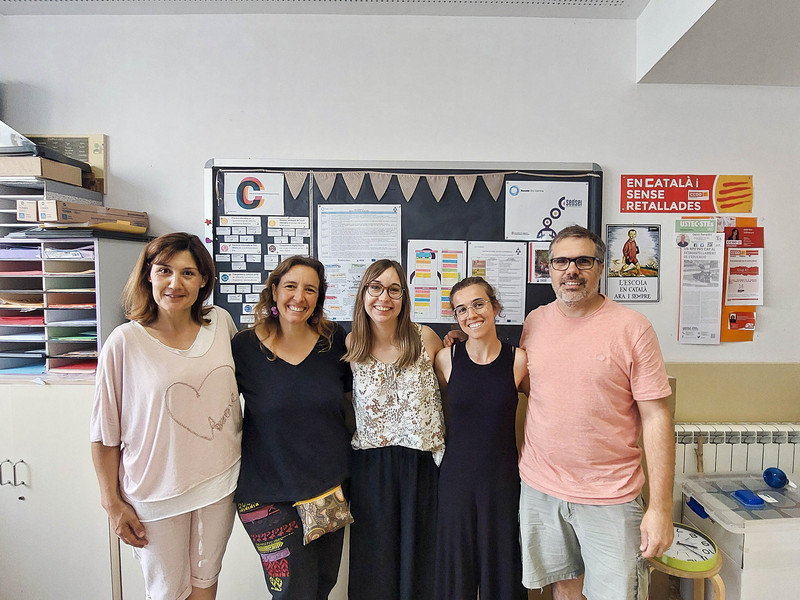Dolors Ausió, Laura López, Sandra Soler, June Bayona i Bernat Camps, a l'escola Vic-Centre
