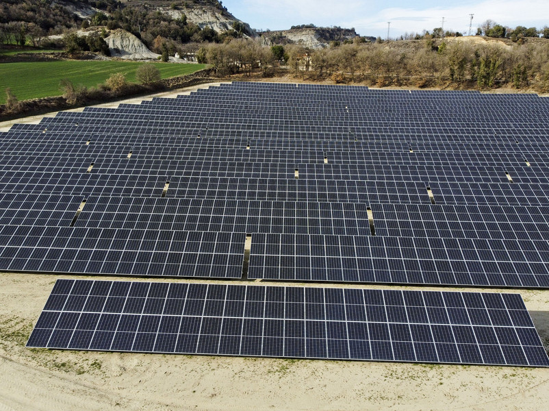 El parc solar de l’empresa Esporc, a Tona, amb una potència instal·lada d’1,98 MW, és de les plantes en funcionament més grans ara mateix a Osona