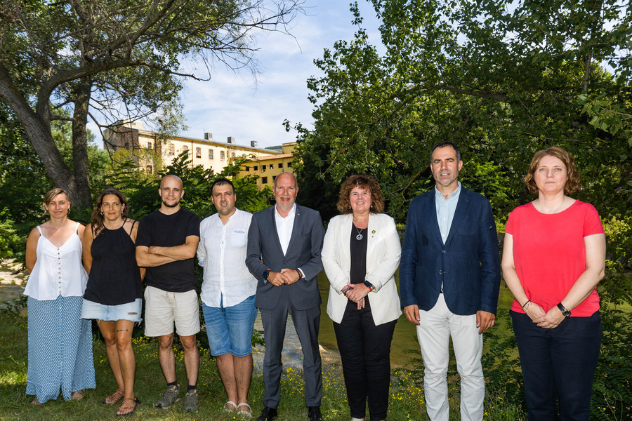 Foto de grup amb l'alcalde de Sant Quirze, David Solà; el conseller Mascort, i el president de l'Energètica, Ferran Civit