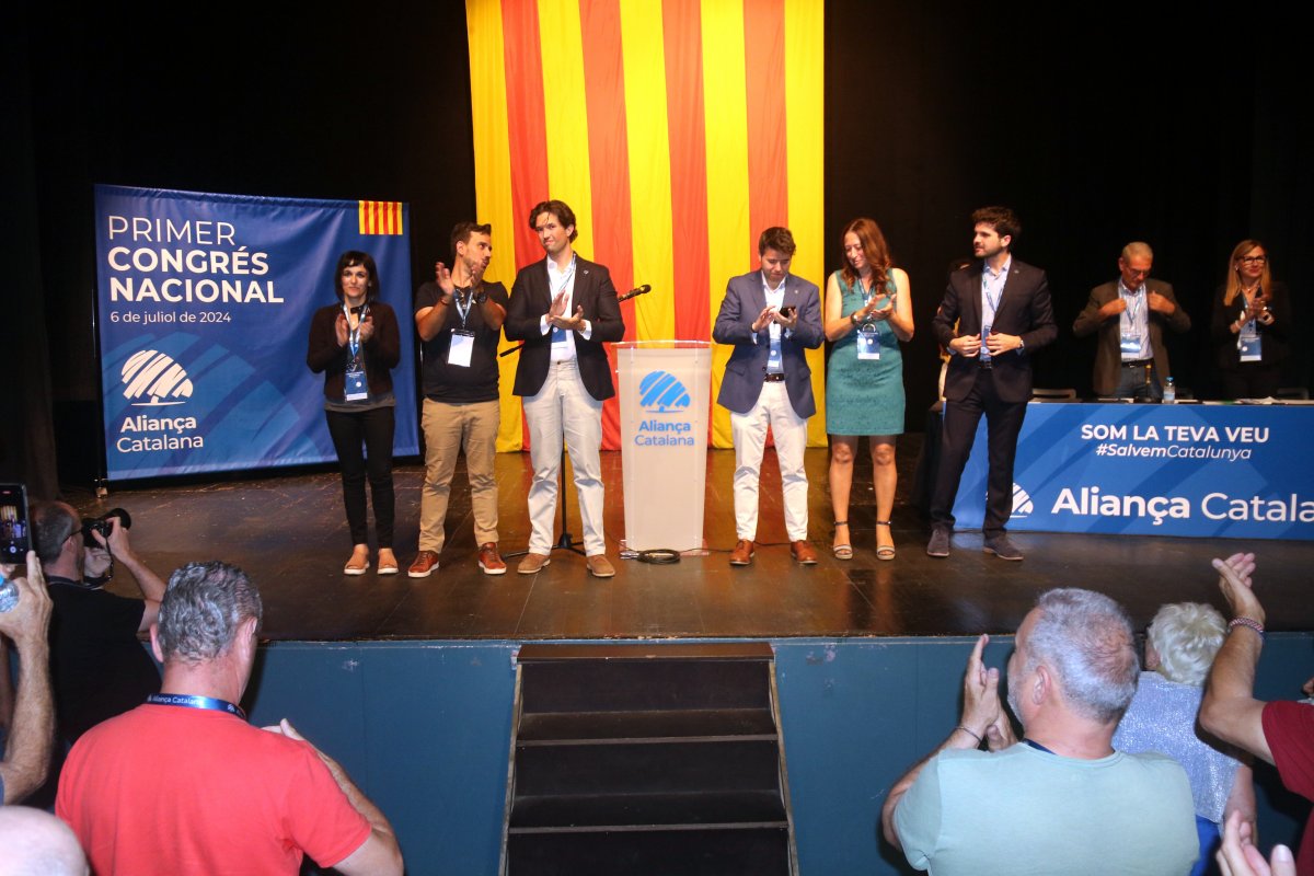 El nou comitè de govern d'Aliança Catalana sorgit del congrés de Ripoll