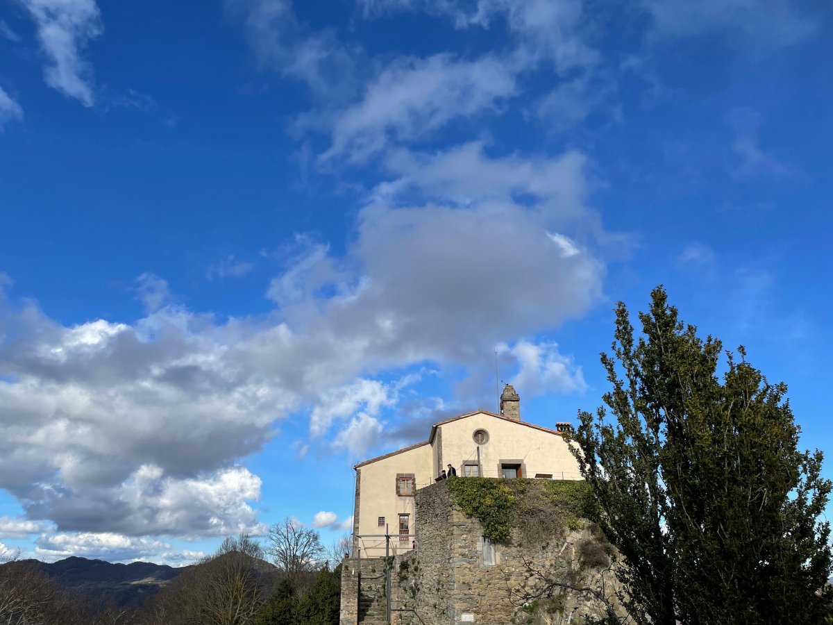 El santurari de Bellmunt, des de l'accés per Vidrà, serà el final de ruta des de la Catalunya nord