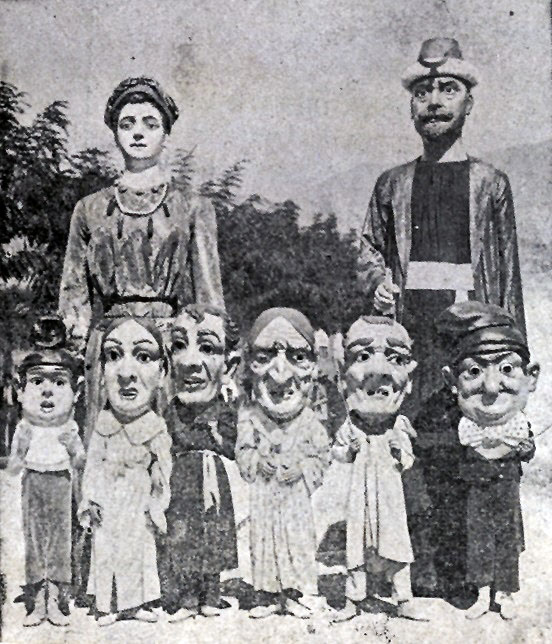 Foto de família publicada als programes de festa major de 1931 i 1934