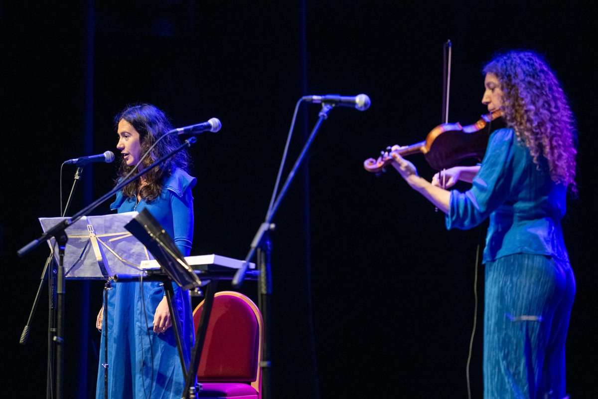 Lia Sampai i Coloma Bertran, dissabte, en el concert de presentació d’‘Interluni’ al Teatre Eliseu de Roda