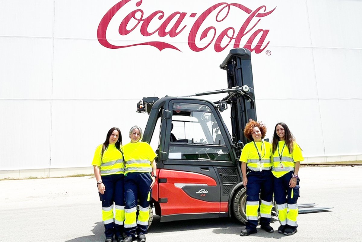Les quatre carretoneres que han tingut contracte a Coca-Cola després de completar la formació prevista al programa