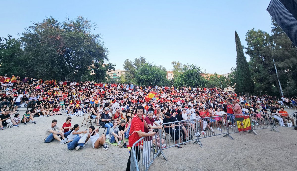 La Federació d’Associacions de Veïns xifra en unes 2.000 les persones que van anar al parc Torras Villà