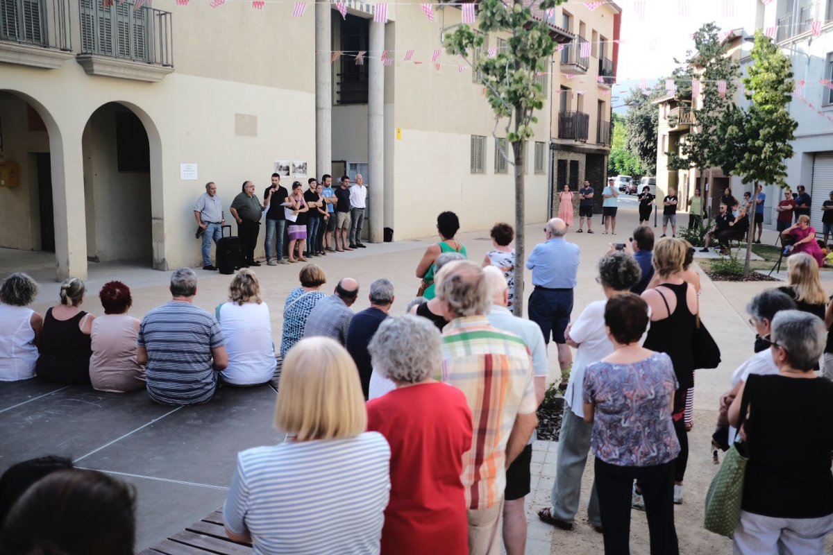 L'alcalde, Carles Colomo, dirigint-se als concentrats