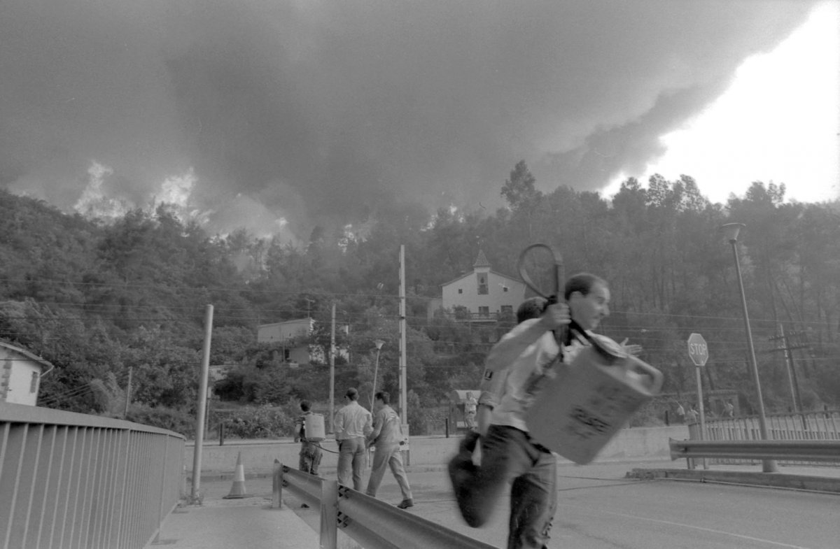 El foc dels Cingles de Bertí el 1994 va saltar la C-17 a Figaró