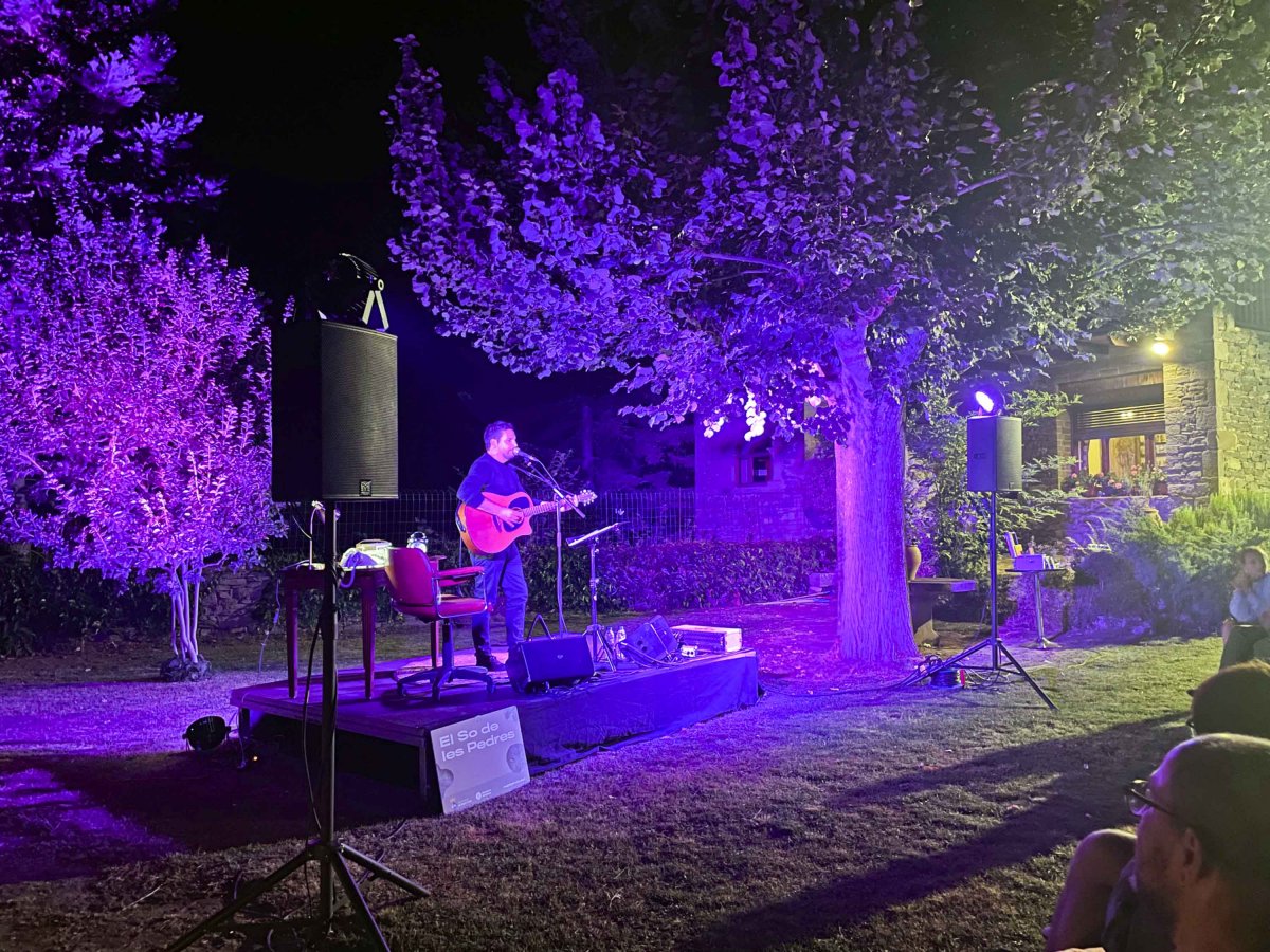 Pau Alabajos, en el seu concert al cicle del So de les Pedres