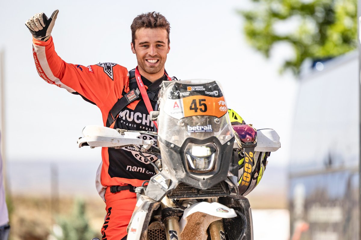 Arnau Lledó celebrant la victòria