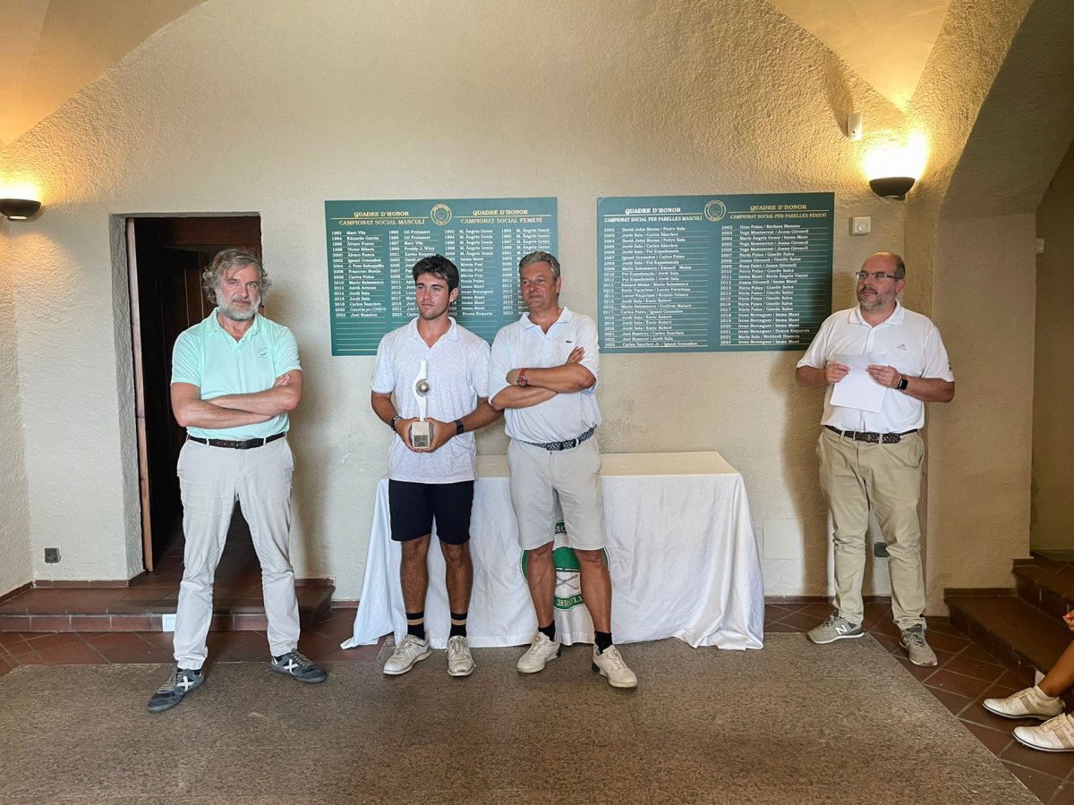 Alejandro de Castro, al centre, guanyador de la categoria masculina