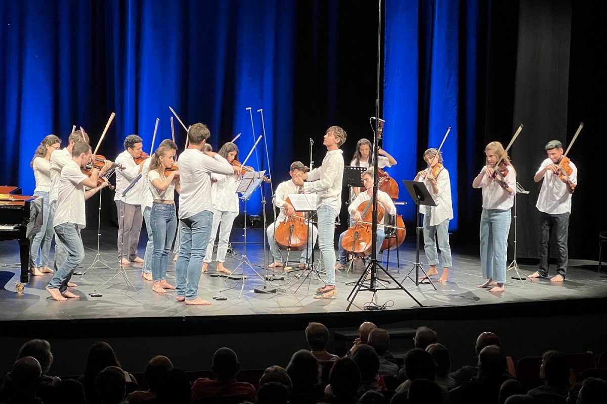 Un moment del concert de la Camerata, aquest dimecres al festival d'estiu de Sant Feliu de Guíxols