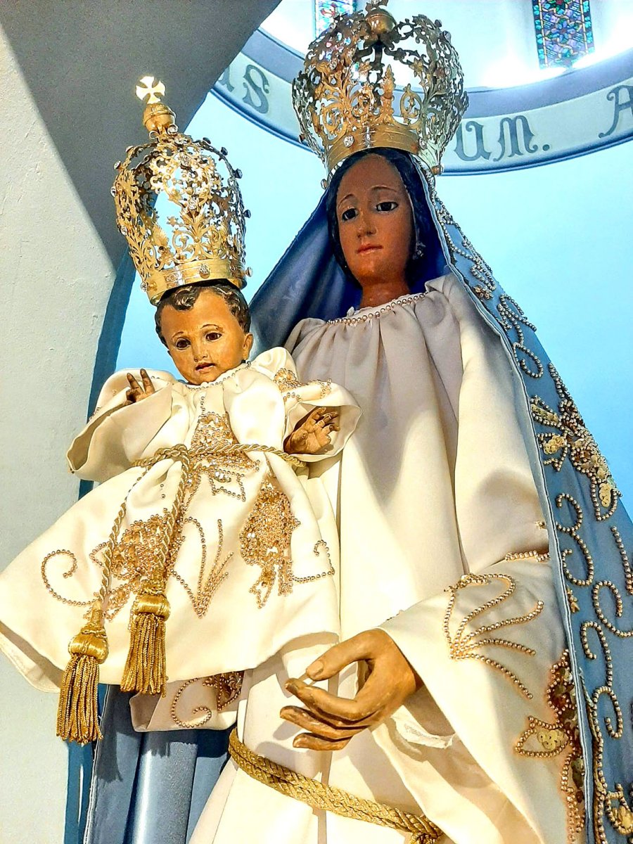 La imatge original amb les corones de més valor que no portava quan hi va haver el robatori