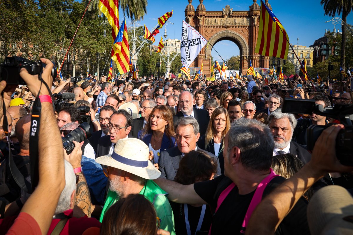 La comitiva després de la intervenció de Puigdemont