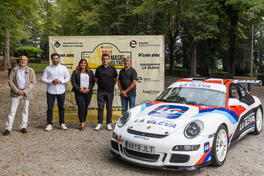 Un moment de la presentació de la cursa amb els seus organitzadors, a l’Ajuntament de les Masies de Voltregà